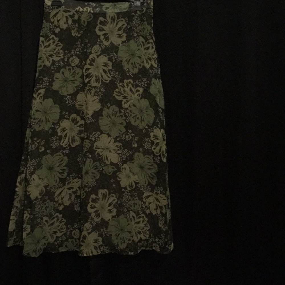 Brown with green flowers size 8p woman’s dress